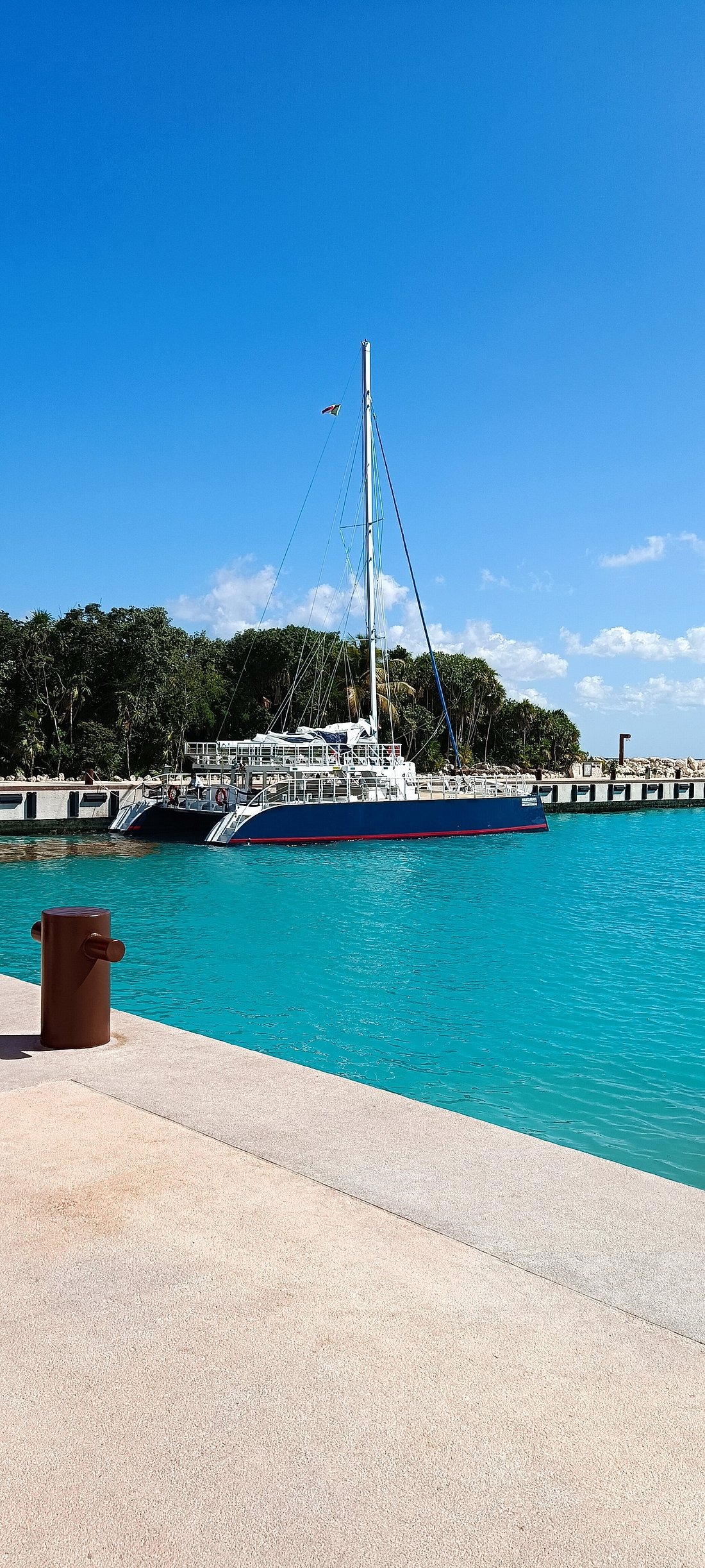 Catamaran sailing with Xcaret to Isla Mujeres